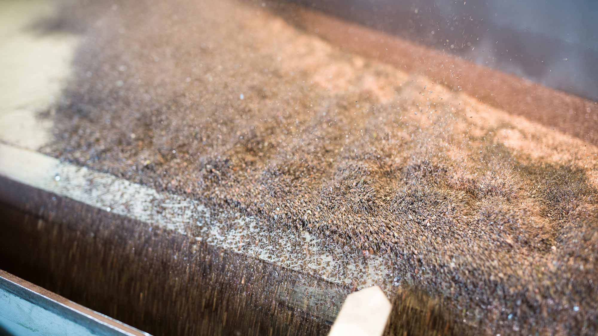 Copper separation table at the RecyCâbles site in Noyelles-Godault, France